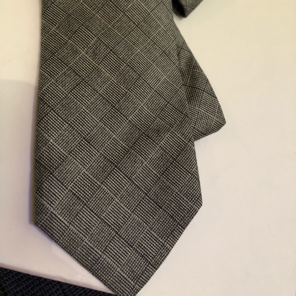 Michael Kors new grey silk check tie - Picture 2 of 4
